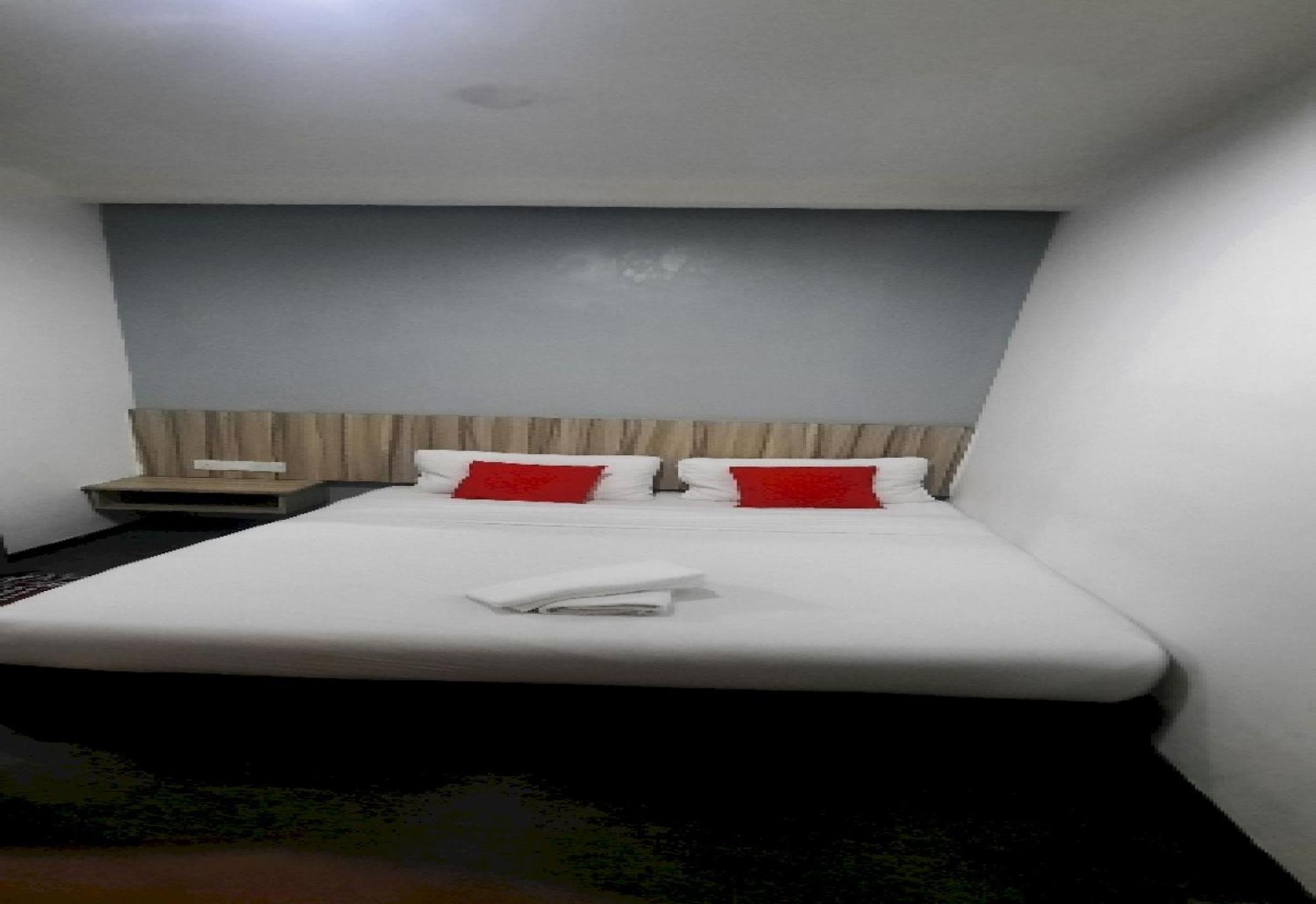 Super Oyo 90724 Rg Hotel Air Hitam Екстериор снимка