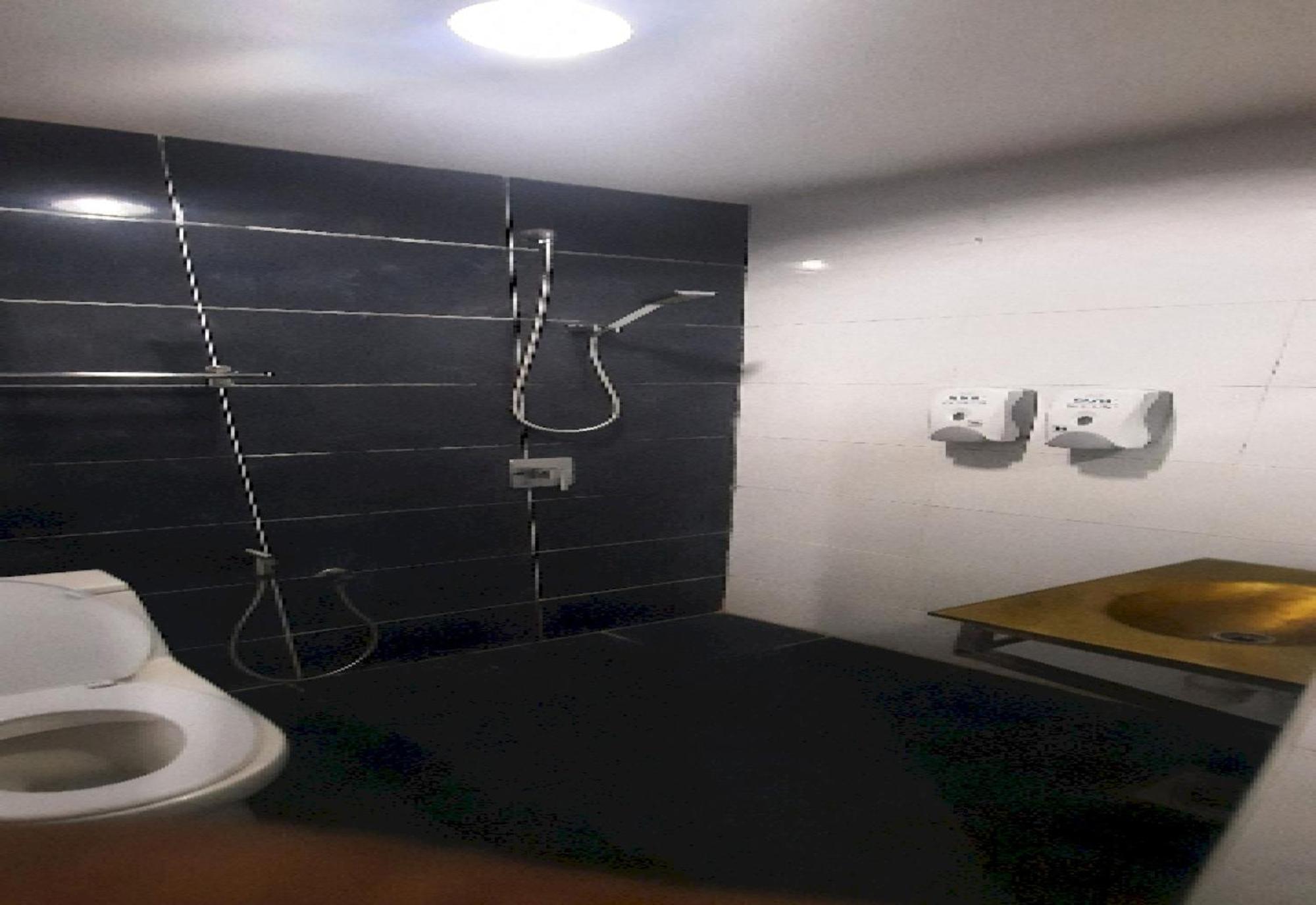 Super Oyo 90724 Rg Hotel Air Hitam Екстериор снимка